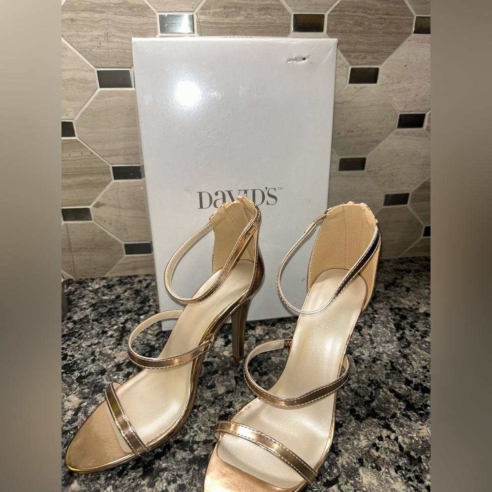 David’s Bridal Triple-Strap Gold Metallic Stiletto heels Style BACI Women’s Sz 8 - Picture 15 of 15